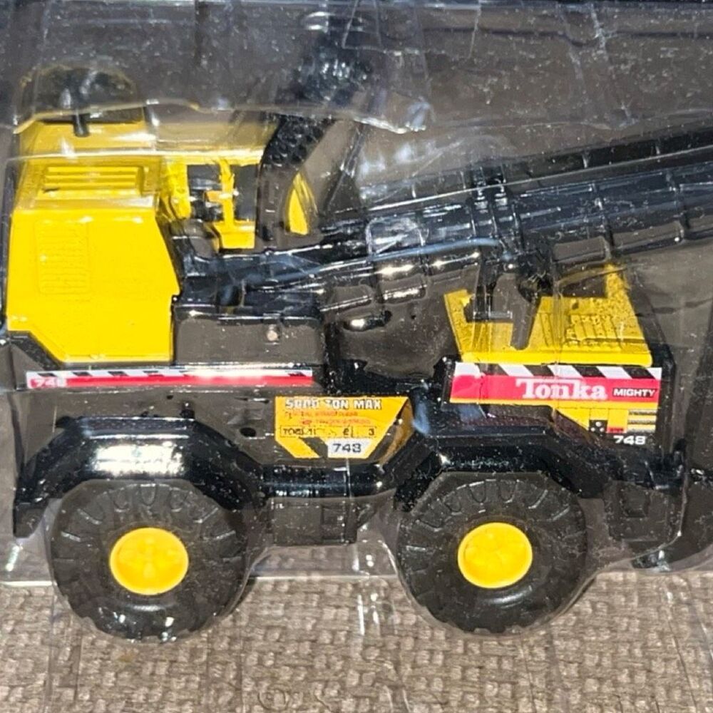 NEW 2001 Vintage Maisto Hasbro Tonka Mini Mighty 748 Backhoe Toy #762906 B6